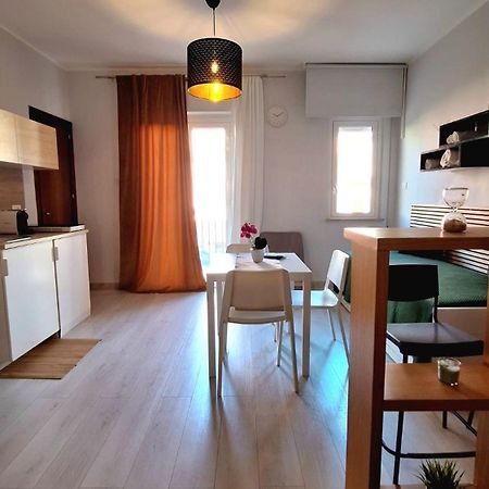 Апартаменти Casa XXI Aprile Ізола-делле-Фемміне Екстер'єр фото